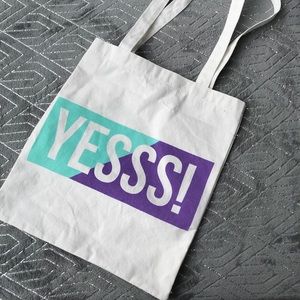Canvas YESSS! Graphic tote bag